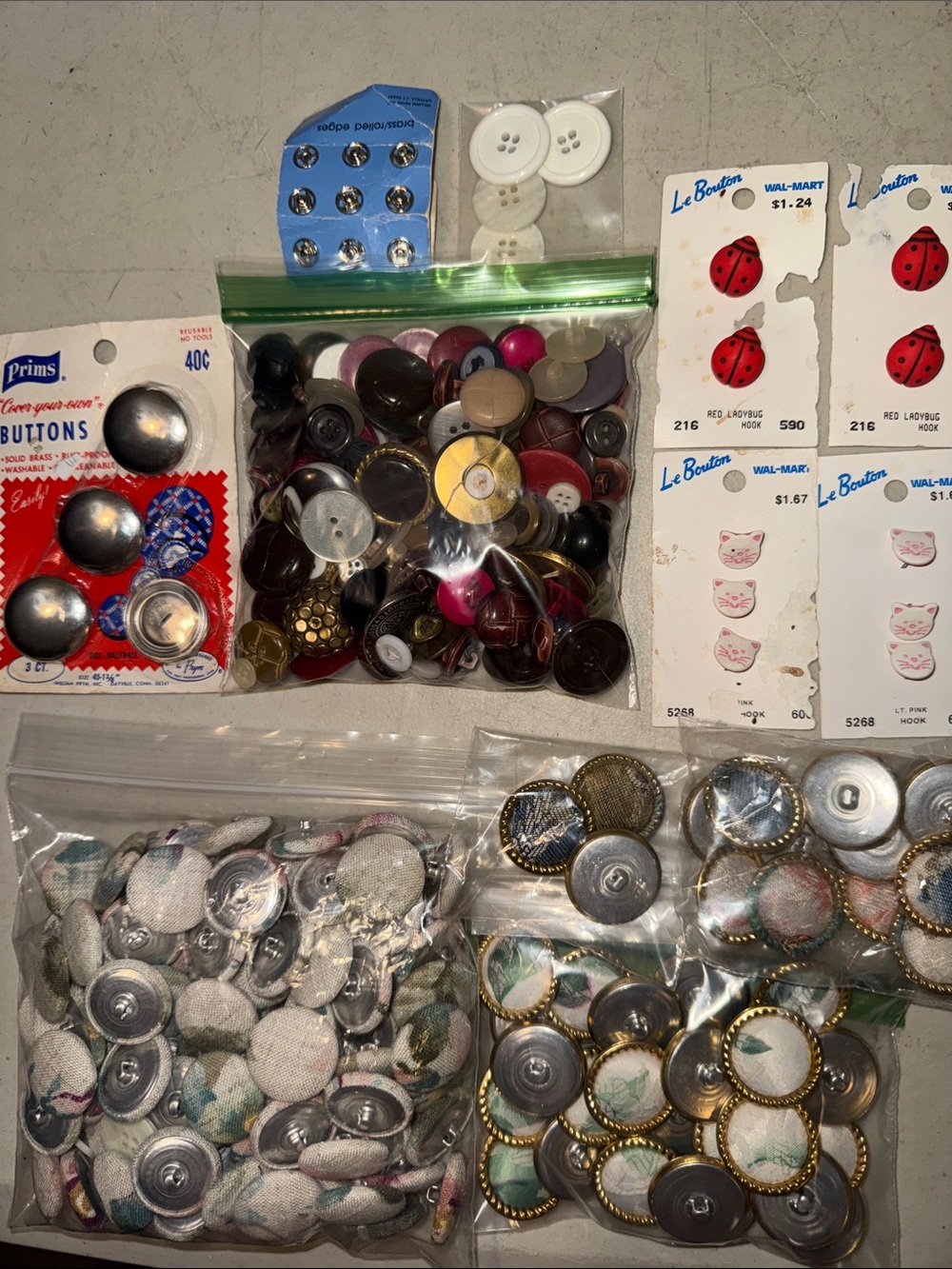 BIG Vintage Lot of Assorted Buttons Ladybugs
Cats Floral Brass